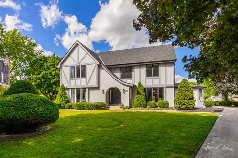 738 S River Rd, Naperville, IL 60540