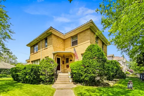 6900 N Oriole Ave, Chicago, IL 60631
