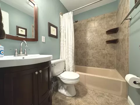 Bath - 2852 E 2400 North Rd, Donovan, IL 60931 photo 5 of 7