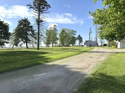 Exterior - 2852 E 2400 North Rd, Donovan, IL 60931 photo 3 of 29