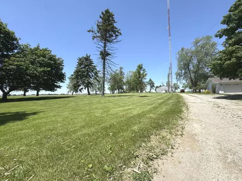 Exterior - 2852 E 2400 North Rd, Donovan, IL 60931 photo 2 of 29