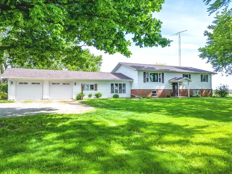 2852 E 2400 North Rd, Donovan, IL 60931