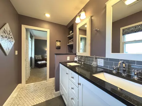 Bath - 2852 E 2400 North Rd, Donovan, IL 60931 photo 2 of 7