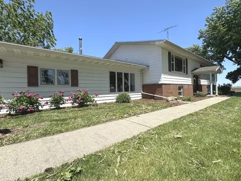 Exterior - 2852 E 2400 North Rd, Donovan, IL 60931 photo 4 of 29