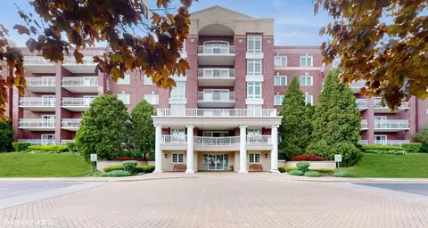 7081 W Touhy Ave #607, Niles, IL 60714