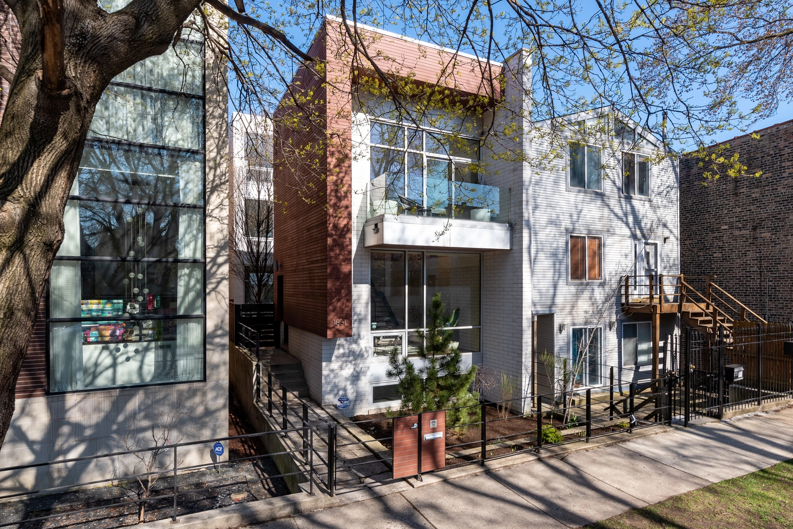 1831 N Marshfield Ave  