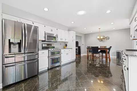 6123 Silver Hawk Ct, Roscoe, IL 61073 photo 7