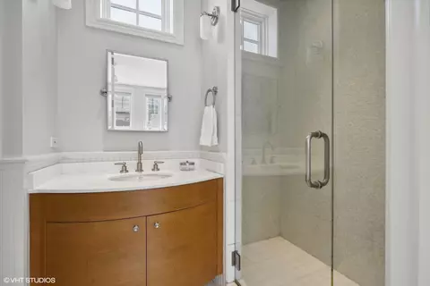 Bath - 2425 N Burling St, Chicago, IL 60614 photo 6 of 6