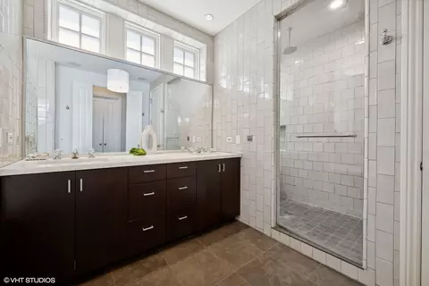 Bath - 2425 N Burling St, Chicago, IL 60614 photo 3 of 6