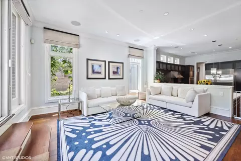 Living - 2425 N Burling St, Chicago, IL 60614 photo 4 of 5