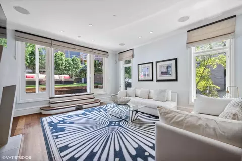 Living - 2425 N Burling St, Chicago, IL 60614 photo 3 of 5