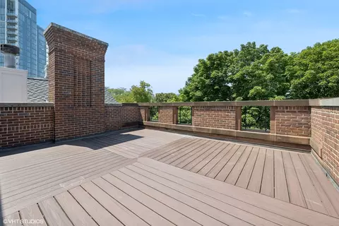 Exterior - 2425 N Burling St, Chicago, IL 60614 photo 3 of 3