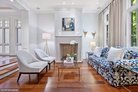 Living - 2425 N Burling St, Chicago, IL 60614 photo 1 of 5