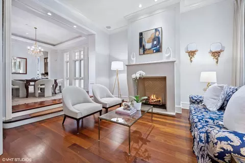 Living - 2425 N Burling St, Chicago, IL 60614 photo 2 of 5