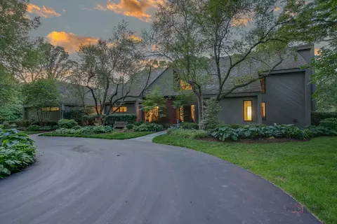 4520 Red Oak Ln, Long Grove, IL 60047