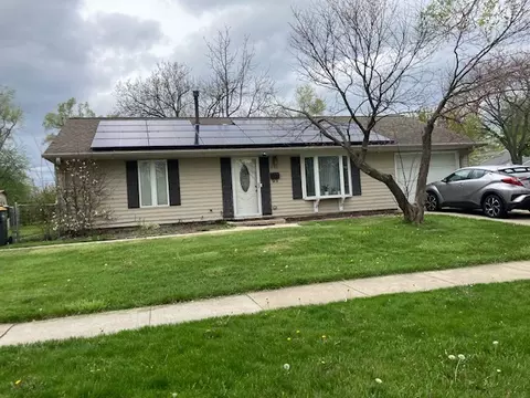 600 Parkside Cir, Streamwood, IL 60107