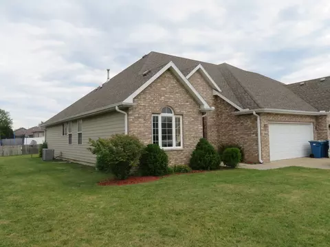 2044 Locust Rd, Morris, IL 60450 photo 3