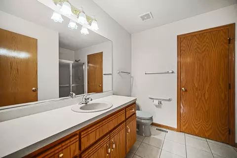 Bath - 5109 Ribbon Ct, Monee, IL 60449 photo 1 of 2