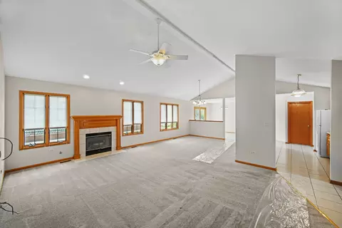 Living - 5109 Ribbon Ct, Monee, IL 60449 photo 3 of 5