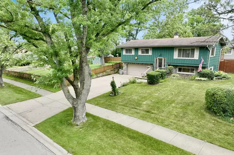 569 South Rd, Lisle, IL 60532