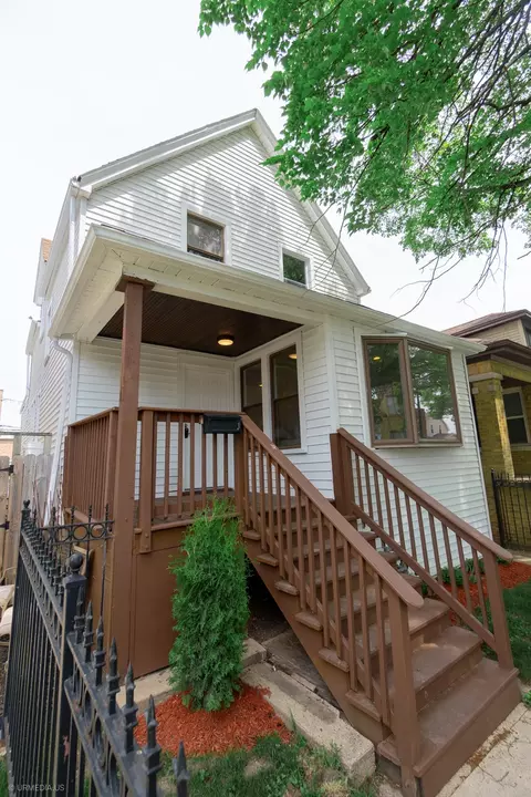 4834 W Dakin St, Chicago, IL 60641