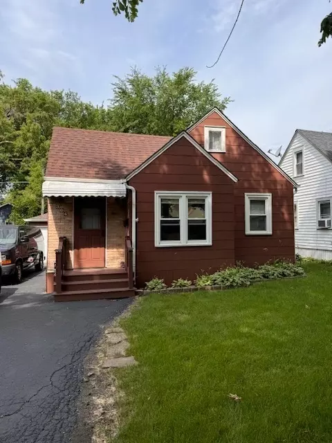 304 Highmoor Dr, Round Lake Park, IL 60073