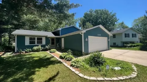 1248 Bunker St, Woodstock, IL 60098