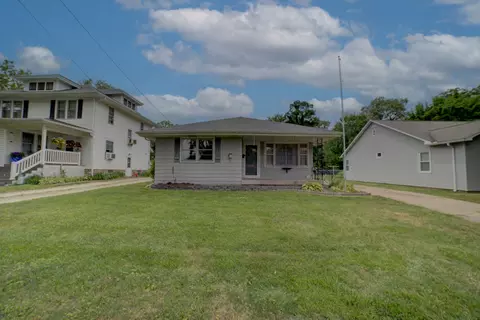 413 S 2nd St, Watseka, IL 60970