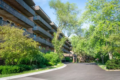 512 Redondo Dr #402, Downers Grove, IL 60516
