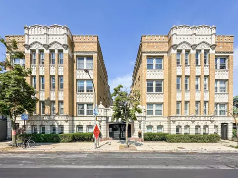 4240 N Clarendon Ave #215N, Chicago, IL 60613