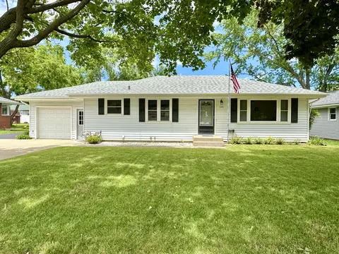 728 Elizabeth St, South Elgin, IL 60177