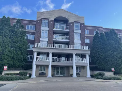 7091 W Touhy Ave #310, Niles, IL 60714
