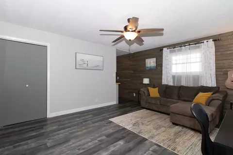 909 Fairchild Ave, Normal, IL 61761 photo 2