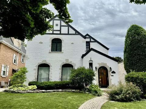 6213 N Kirkwood Ave, Chicago, IL 60646