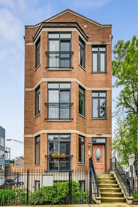 1501 W Augusta Blvd #1, Chicago, IL 60642