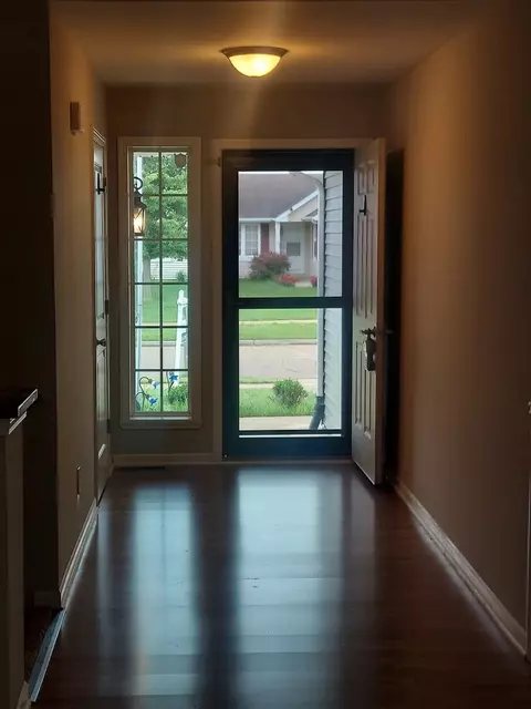 210 Sundance Trl, Capron, IL 61012 photo 3