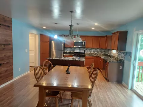 210 Sundance Trl, Capron, IL 61012 photo 5
