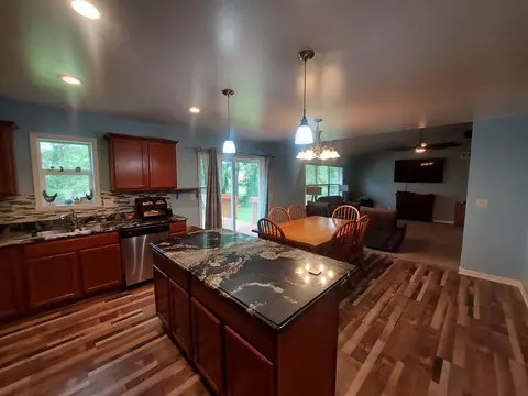 210 Sundance Trl, Capron, IL 61012 photo 7