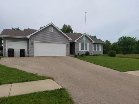 210 Sundance Trl, Capron, IL 61012 photo 2