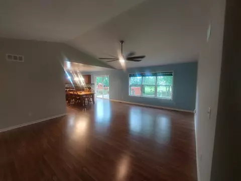 210 Sundance Trl, Capron, IL 61012 photo 4