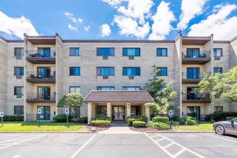 7231 Wolf Rd #104C, Indian Head Park, IL 60525