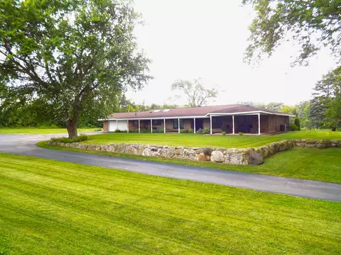 28 W780 Woodland Ct, Warrenville, IL 60555