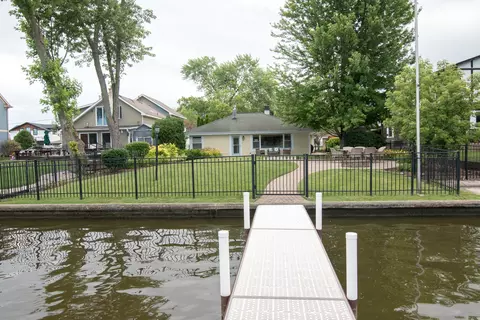 906 River Terrace Dr, Johnsburg, IL 60051