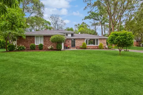 5757 Alabama Ave, Clarendon Hills, IL 60514