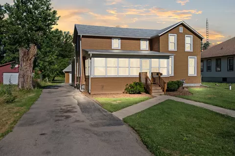 32374 White St, Kirkland, IL 60146