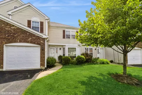 1892 Windsor Ct, Gurnee, IL 60031