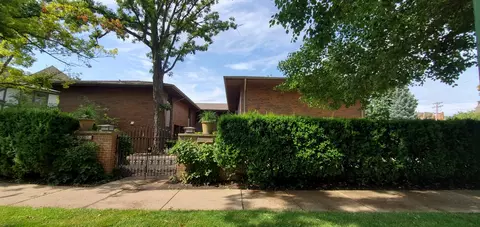 60 E Center Ave #60, Lake Bluff, IL 60044