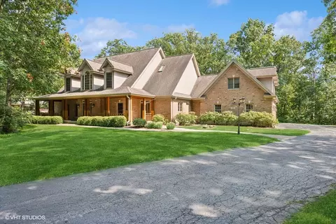 1819 E Rietveld Dr, Crete, IL 60417