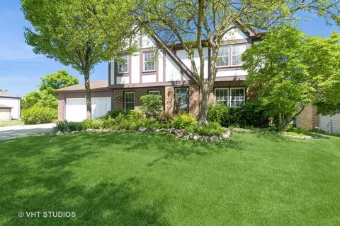 732 W Peregrine Dr, Palatine, IL 60067