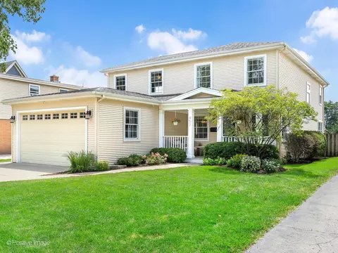 452 East Ct, Elmhurst, IL 60126